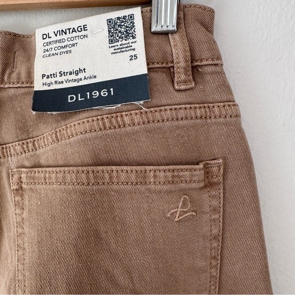 Patti High Rise Straight Leg Jeans In Teddy Taupe size 25 - Picture 7 of 14